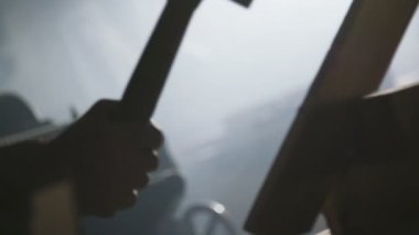 Ahşap çivi çekiç