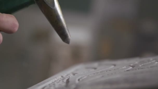 ハンマーの彫刻石 — ストック動画