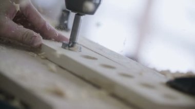  Delik matkap makinesi ile