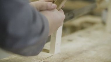 Adam tahta kesme tezgahlar