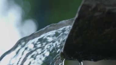 Ahşap su musluğu kapat