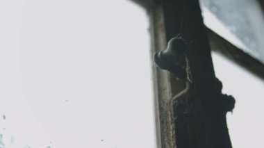 Eski bir pencere kanca