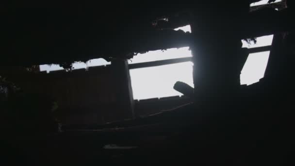 古い漏出屋根を破壊 — ストック動画