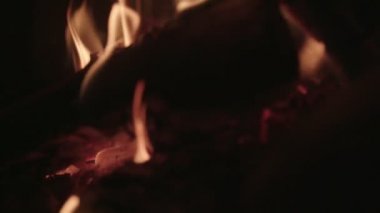 Açık ateş yakıyor 