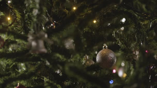 Kerstversiering Een Kerstboom — Stockvideo