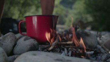 Sıcak ateşe üfleme