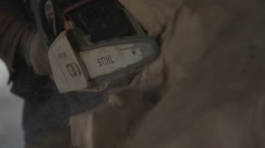 Ahşap parlatmak için Chainsaw kullanma