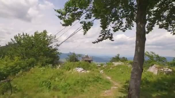 Vuelo Aéreo Sobre Colina — Vídeo de stock