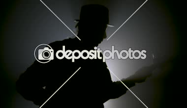 Bir bas gitarist silüeti