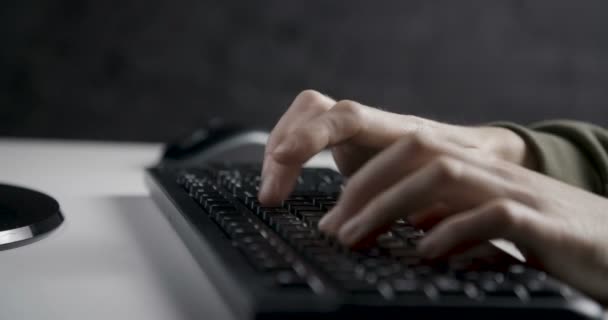 Hands typing on a computer keyboard — Stock Video