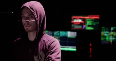 Hacker programcı güvenlik ihlal