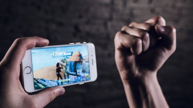 Kazanma online telefon oyunu üzerinde yakın