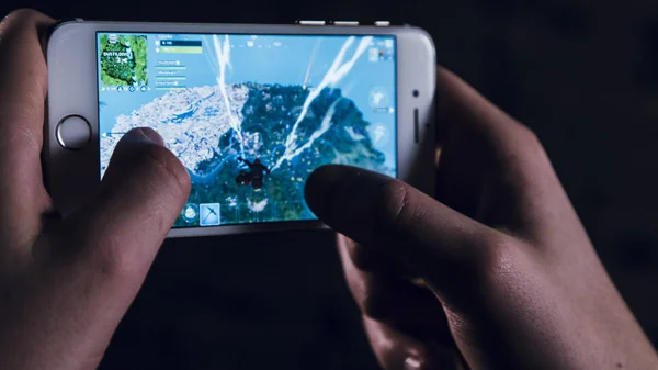 Telefonun ekranda çekim oyunu