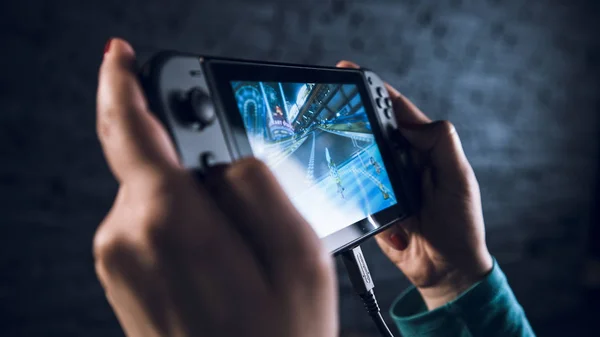 Super Mario spelen op de switch — Stockfoto