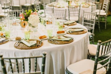 Düğün çatal ve merkezinde