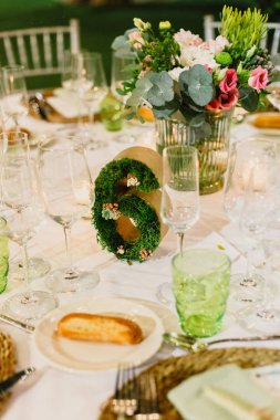 Düğün çatal ve merkezinde