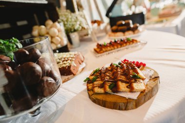 Bir düğün için zarif çikolata dolu-in hamur işleri