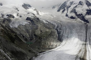 Gornergrat, İsviçre mountais üzerinde erime buzul