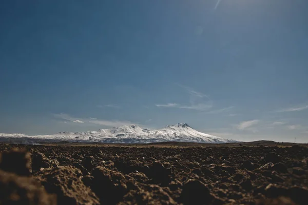 Τουρκική Τοπία Χιονισμένα Βουνά Στο Βάθος — Φωτογραφία Αρχείου