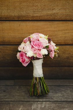 Renkli çiçek gelin buketi