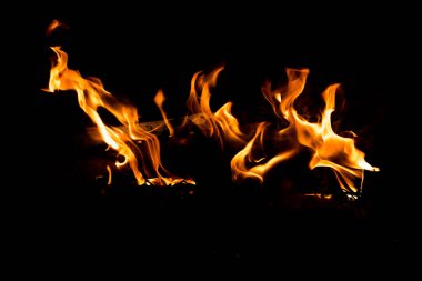 Kırmızı ve sarı Barbekü yangında alevler.