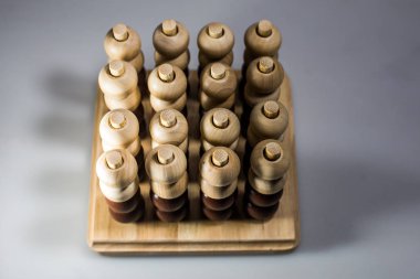 Çocuk evde matematik alanında öğrenmek için Ahşap oyuncaklar