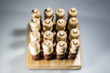 Çocuk evde matematik alanında öğrenmek için Ahşap oyuncaklar