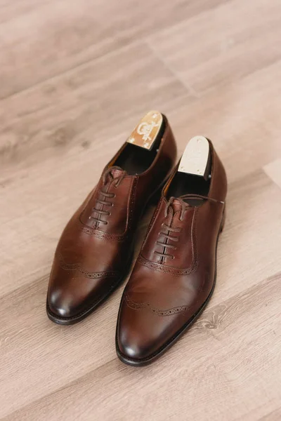 Sapatos Masculinos Para Vestir Escolhendo Dia Casamento — Fotografia de Stock