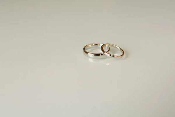 Dvojice Elegantní Snubní Prsteny — Stock fotografie