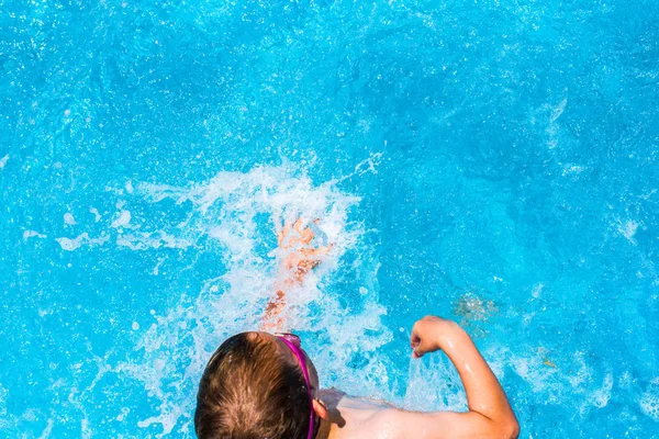 Child Splashing Cool Water Pool Summer — Stock Photo, Image