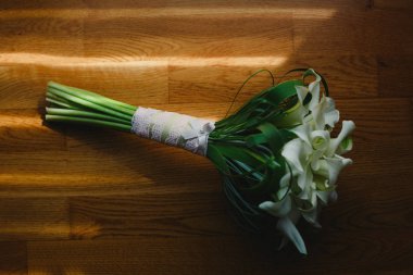 Bir düğün için renkli izole gelin buketi