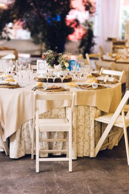 Olaylar ve düğünler için Retro boş vintage tarzı ahşap sandalye