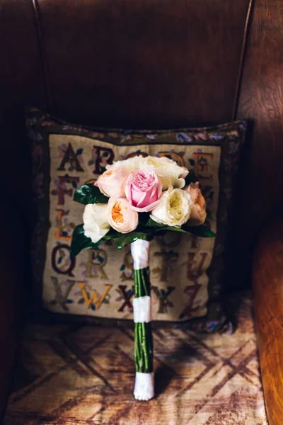 Kleurrijke Geïsoleerde Bruids Boeket Voor Een Bruiloft — Stockfoto