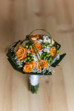 Bir düğün için renkli izole gelin buketi