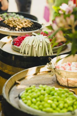 Çikolata. Lezzetli tatlı büfesi çörekler ve jöle fasulye ile