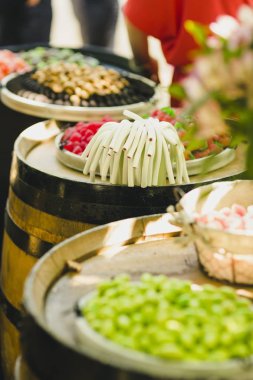 Çikolata. Lezzetli tatlı büfesi çörekler ve jöle fasulye ile