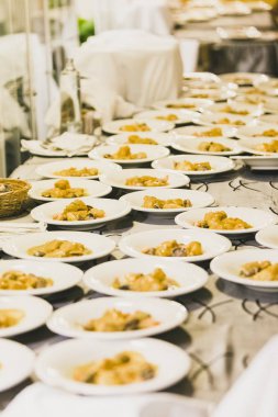 Grup yemekleri diners için hizmet hazır