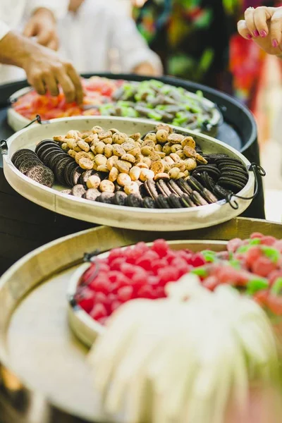 Candy Bar Delicioso Buffet Dulce Con Cupcakes Gominolas — Foto de Stock