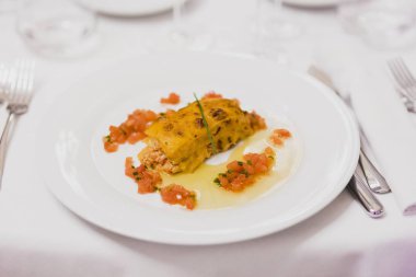 Bir olay veya düğün sırasında ana yemek