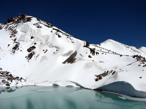 Снежные Горы Среди Облаков Ледников — стоковое фото