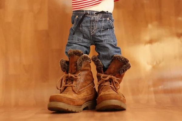 Voeten Benen Van Spelende Kinderen — Stockfoto