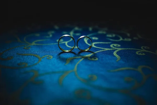Dvojice Elegantní Snubní Prsteny — Stock fotografie