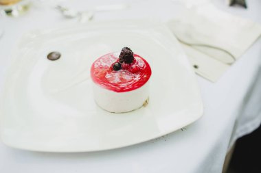 Soğuk tatlılar ve düğün pastaları