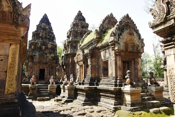 カンボジアのアンコール ワットでの宗教的な寺院 — ストック写真