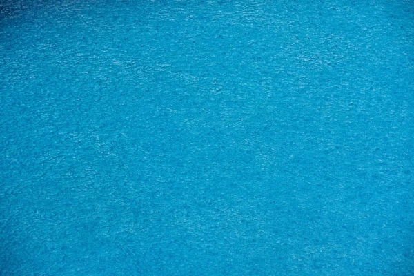 Água Com Ondas Pequenas Gotas Chuva Uma Piscina Com Fundo — Fotografia de Stock