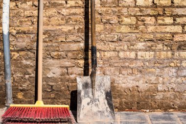 hırpalanmış, kirli ve eski tuğla duvar ve zemin çeşitli renk doku