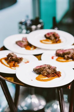 Grup yemekleri diners için hizmet hazır