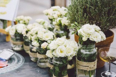 Bir düğün için renkli izole gelin buketi