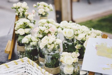 Bir düğün için renkli izole gelin buketi