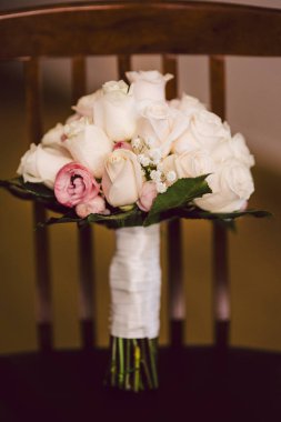 Bir düğün için renkli izole gelin buketi